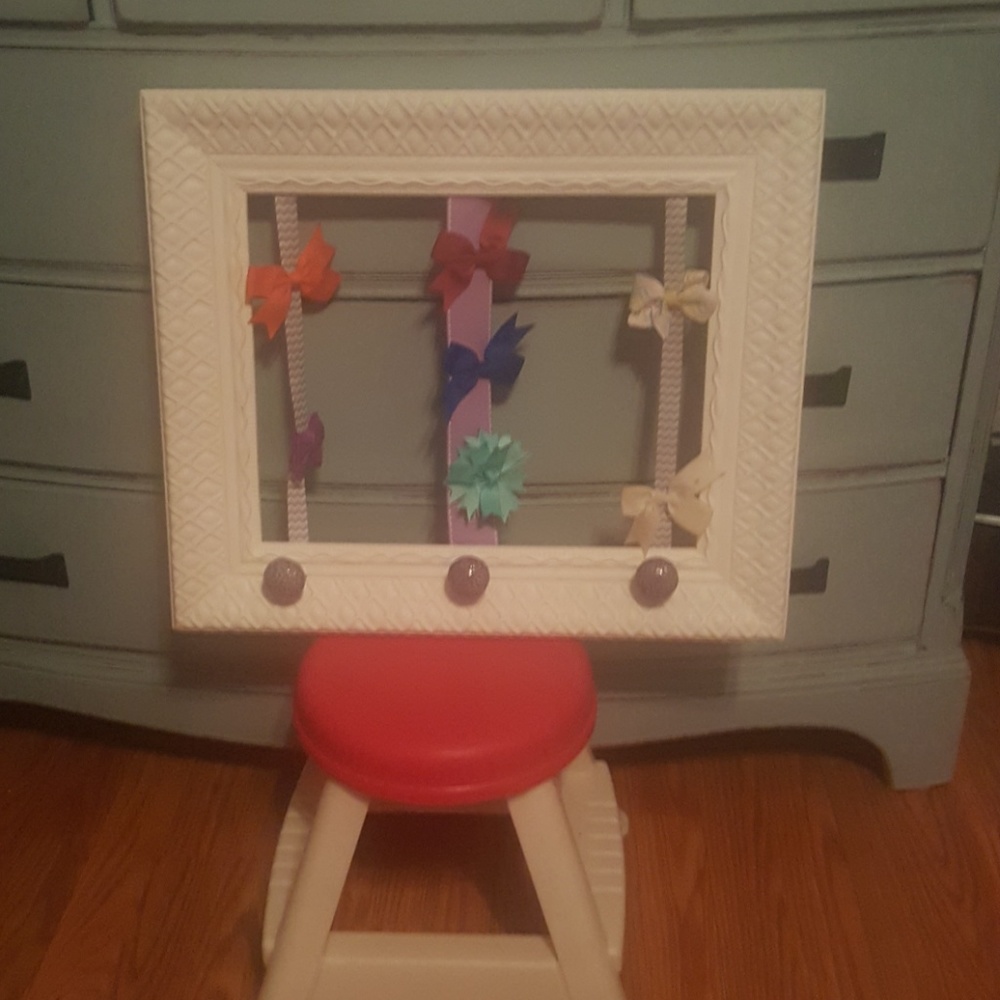 Hair bow hanger.   SOlD LOCALLY.